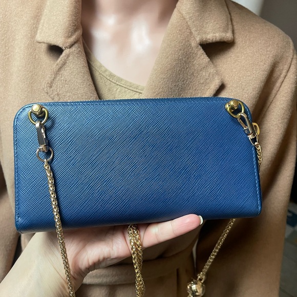 Authentic Prada saffiano leather zip all around wallet (A2055) - Picture 8 of 12